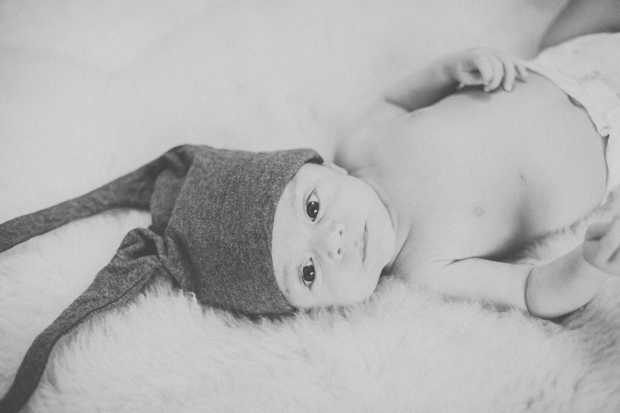 Sessão Fotográfica de Bebé 2 meses em casa com os pais por Hello Twiggs (6)