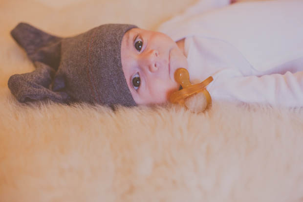 Sessão Fotográfica de Bebé 2 meses em casa com os pais por Hello Twiggs (3)